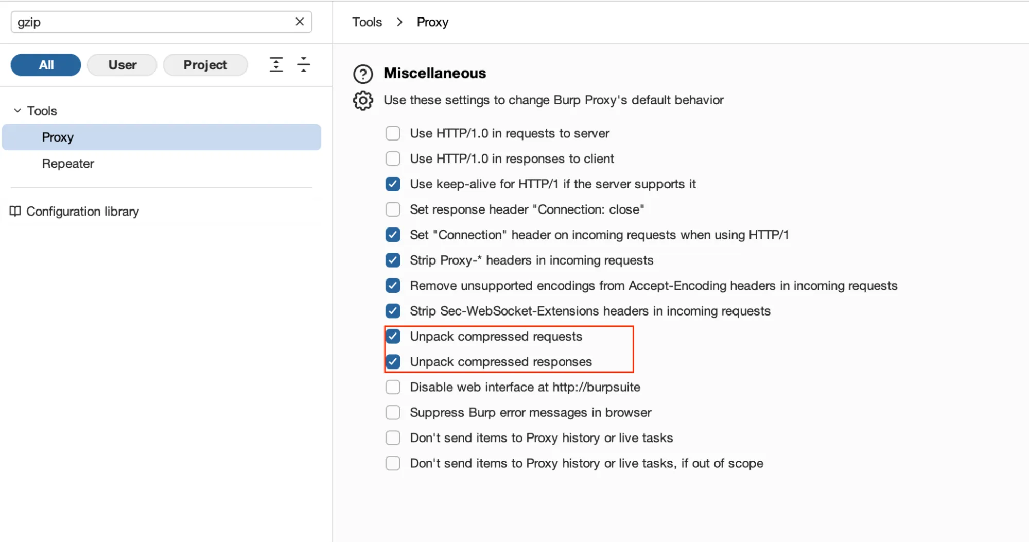 Activar la opción para desempaquetar solicitudes/respuestas en la configuración del proxy de Burp