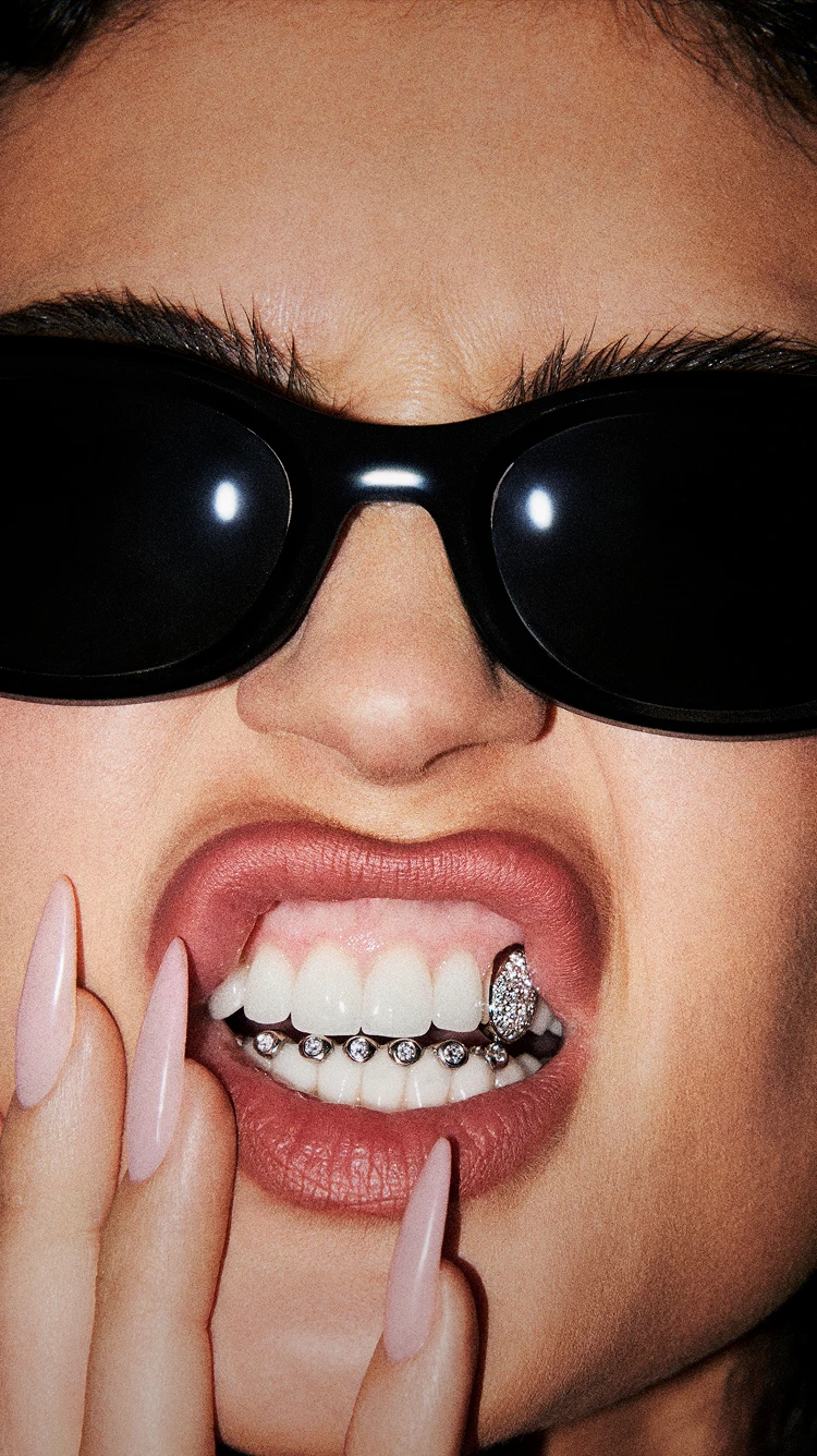 Kylie Jenner trägt die Meta Glasses Starfire