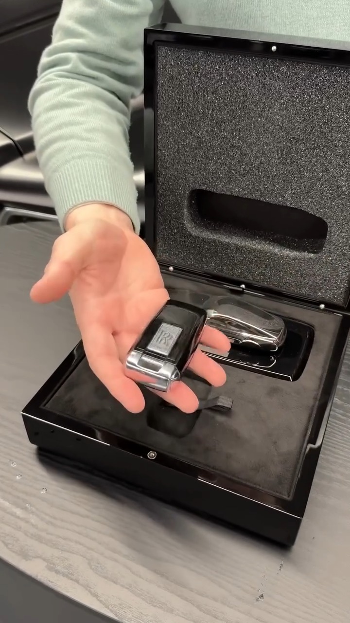 Seen the exclusive ROLLS-ROYCE presentation box!? 📦 | Shmee150
