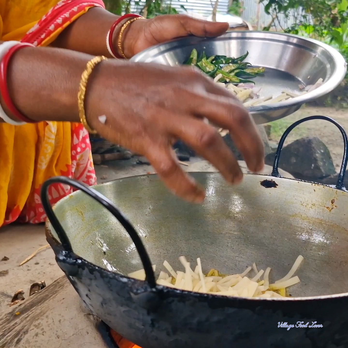 শোলাকচু দিয়ে কাতলা মাছের ঝোল আর ঢেকি শাক ভাজা | Katla macher jhol ...