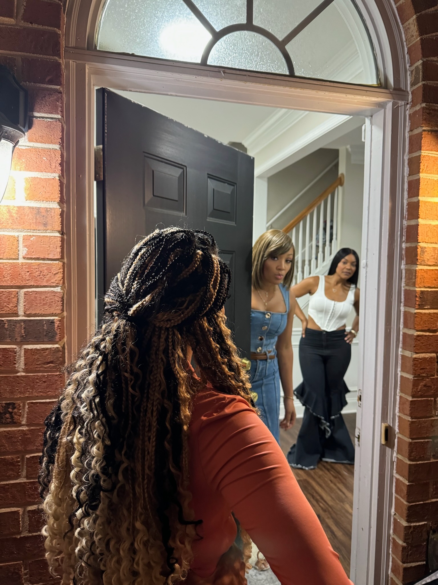 The woman who was with Robert shows up to Amanda’s house while ...