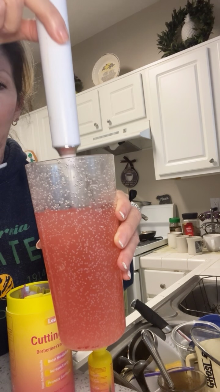 LeeFar Cutting Mix! I’ve been adding this Cutting Drink to my daily routine and wanted to share what I’ve learned. It comes as either drops or a drink mix, but if you’re thinking about trying it, I’d 