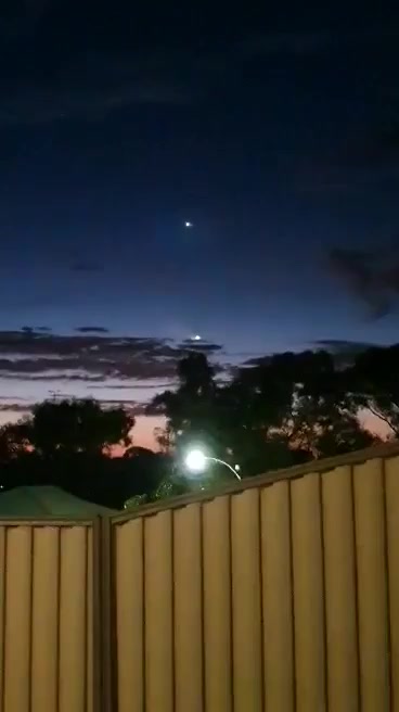 STRANGE LIGHT SEEN ALL OVER WA Footage below filmed in Singleton WA ...