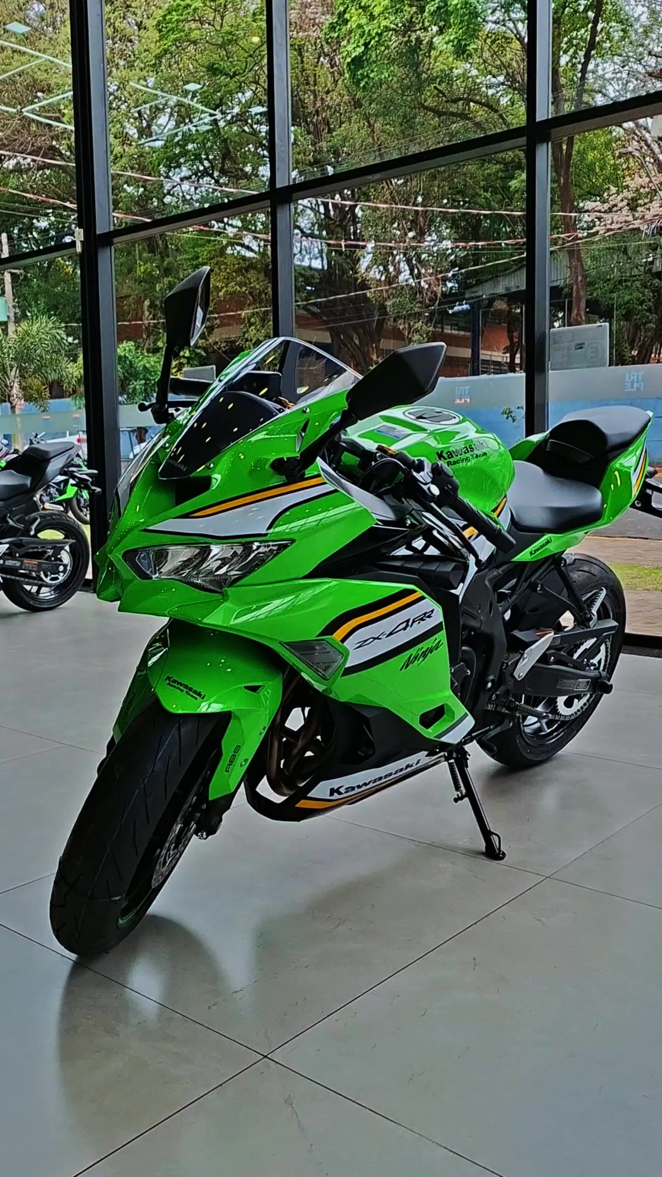 Triple - Super potente, ágil e com um design icônico, a ZX6R é uma