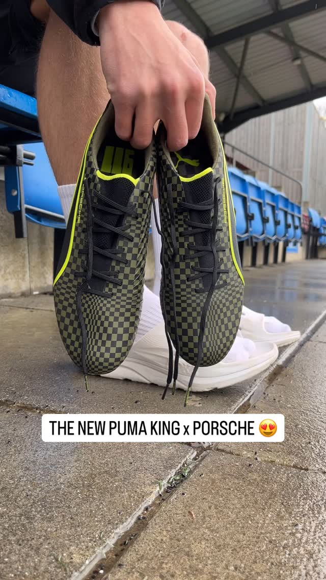 Back to the 70's 😍 Lacing up that new PUMA King Ultimate x