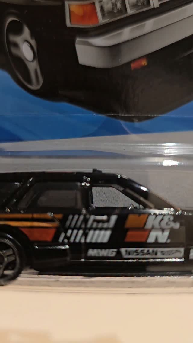 Turning an ordinary mainline Hot Wheels Nissan Maxima into a holy