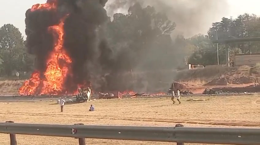 Fuel tanker catches fire - full road closure at Kroondal N4 RUSTENBURG ...