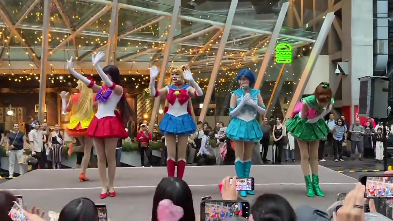 "Moonlight densetsu" Espectáculo pequeño de la gira US de Sailor Moon ...