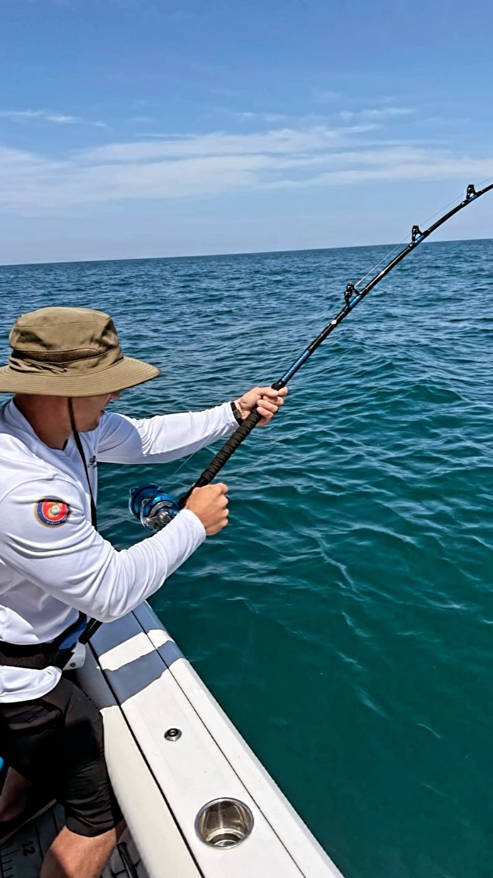 catfish ugly stik combo 7' Camo Conventional Fishing Rod and Reel Casting Combo, Right Handle Position, Ugly Tech Construction With Clear Tip Design, 1-Piece Rod, Size 20 2 Ball Bearing Conventional Reel Size:LEGLT2500D-XH Blackpayback - Sex Videos the Ugly Stik Catfish 12/2024