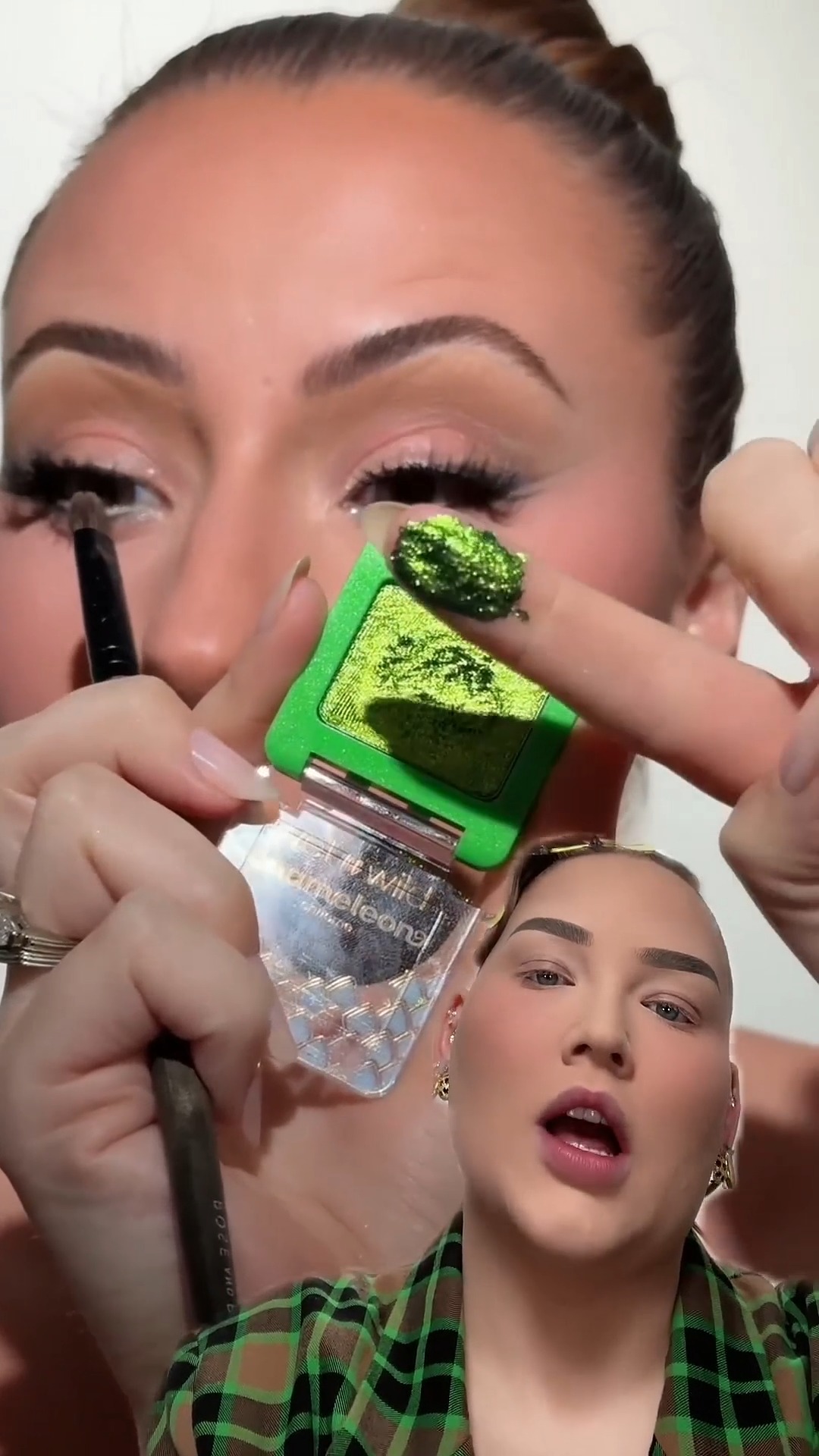 best makeup for emerald green dress Giving Eyeshadow A Chance ヴィンテージドレスの型紙 Rachel Gilbert | Leora Color eyeshadow Color:WHITE/BLACK