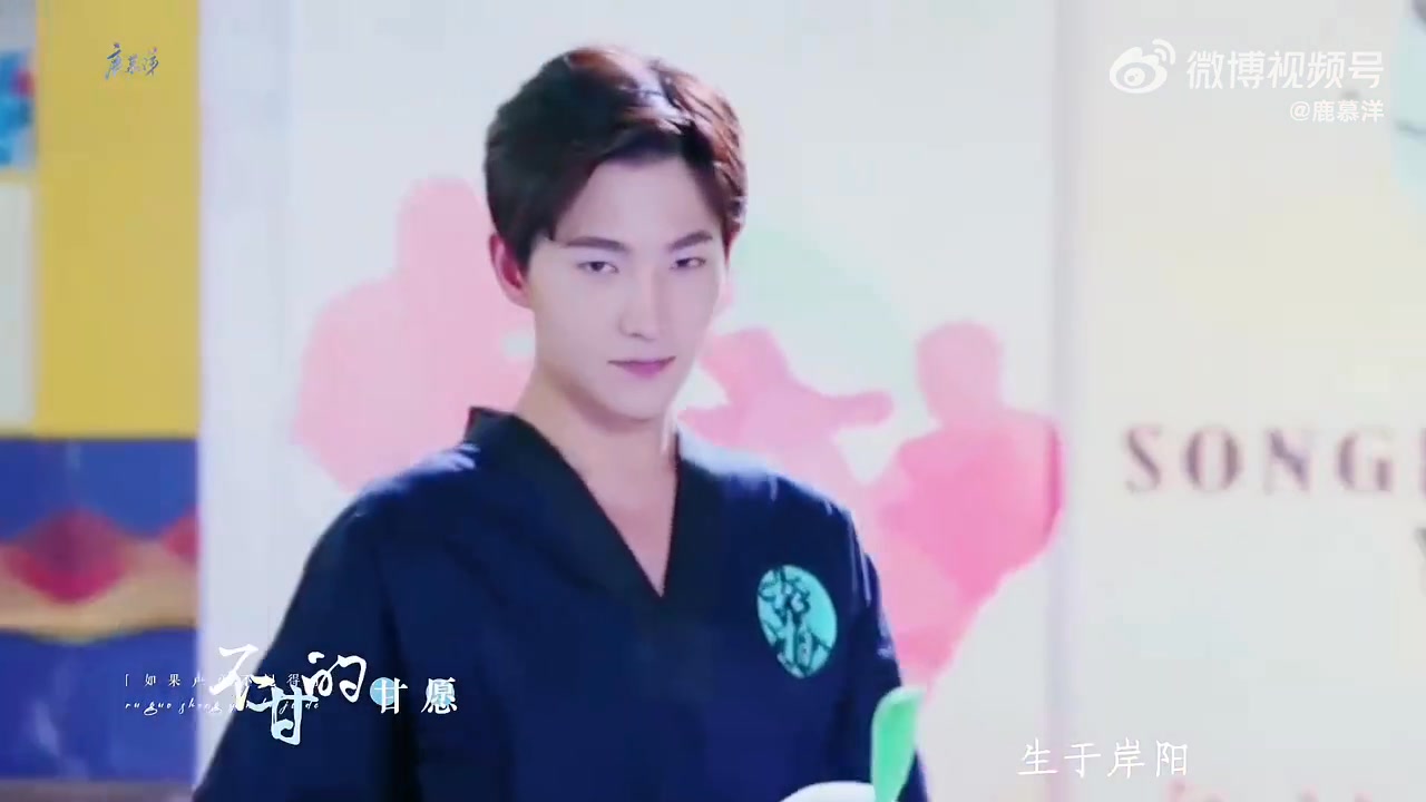 白衣翩跹，竹影依旧。 十年光阴流转，若白师兄的身影仍如松柏般挺拔，镌刻在青春的盛夏里。 他沉默的守护、克制的深情，是百草身后的风，是观众心底的 ...
