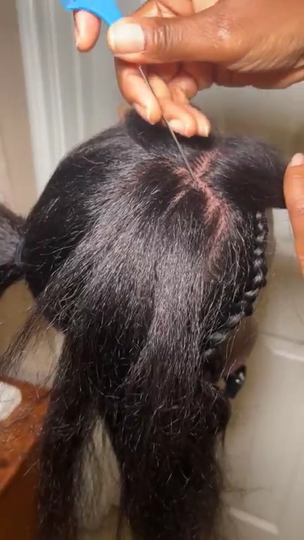 How to do Knotless Braids/Invisible Braids Overhand Style 💢💢 If you ...