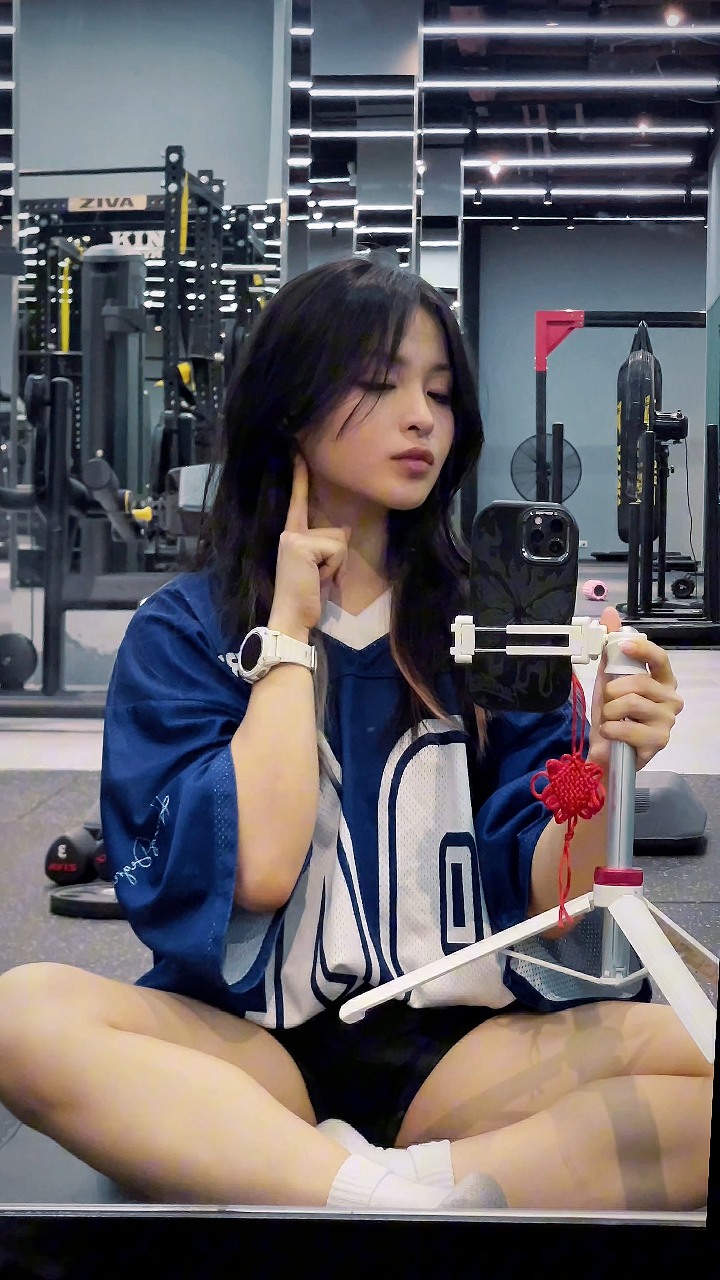 Kiểm tra bài cũ!🧍🏻‍♀️ #degreyvn #ellie #gym #fitgirls #viral ...
