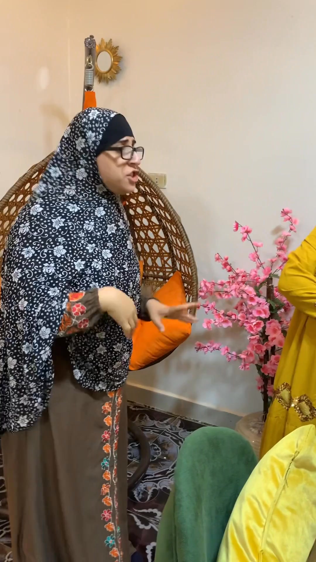اخت جوزي شتمتني وطردتني أنا وابني من بيت أبوها 💔😭وجوزي مش بيعمل رد فعل ...