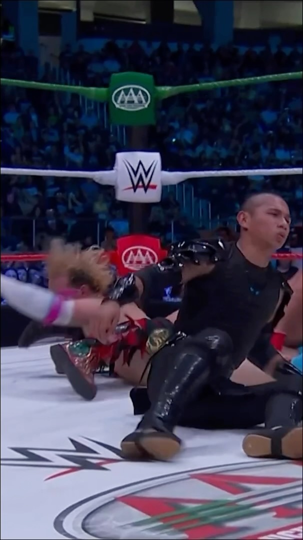 スポーツ選手 wwf1 Mini Vikingo picks up the WIN and is now the No. 1 Contender for