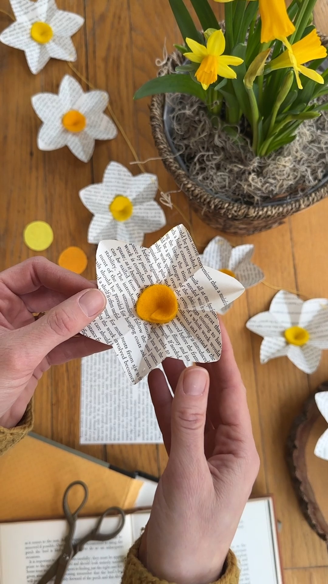 The key to this flowery DIY? Items you may already have at home! 🌼 ...