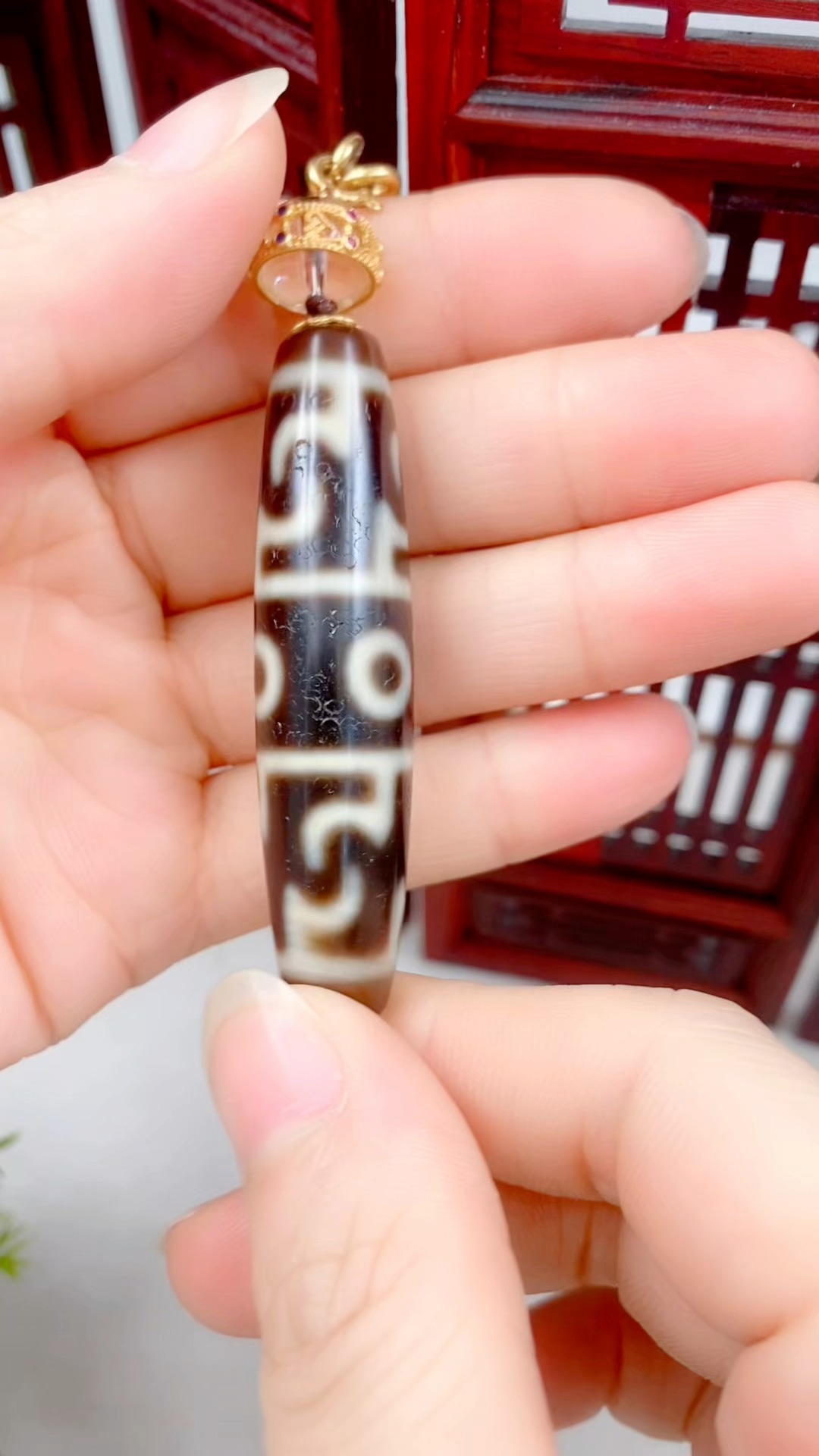 收藏臻品至纯地门二眼天珠色泽分明，品质上乘，这类天珠值得收藏宝瓶天