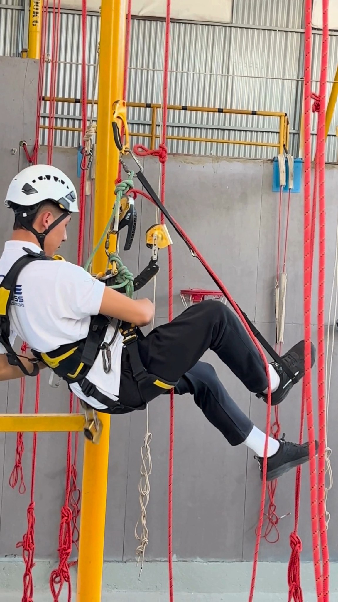 Passing a Knot while ascending! 🪢 Contact us for IRATA Rope Access ...