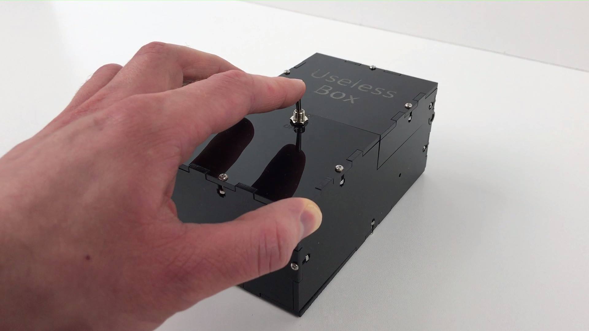 Tellement addictif ! La Useless Box, la boîte inutile à mettre entre ...