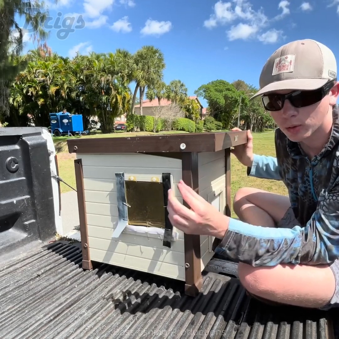 feral cat fish box house WTFGO Outdoor Weatherproof, Plastic Outside Cat House Waterproof with Openable Front Door, Warm Cat Shelter for Porch, Backyards, Garage & Indoor(Gray) : Pet Supplies Your kitty doesn’t need a green thumb to get in on all this scratching fun Make an extra-large feral cat