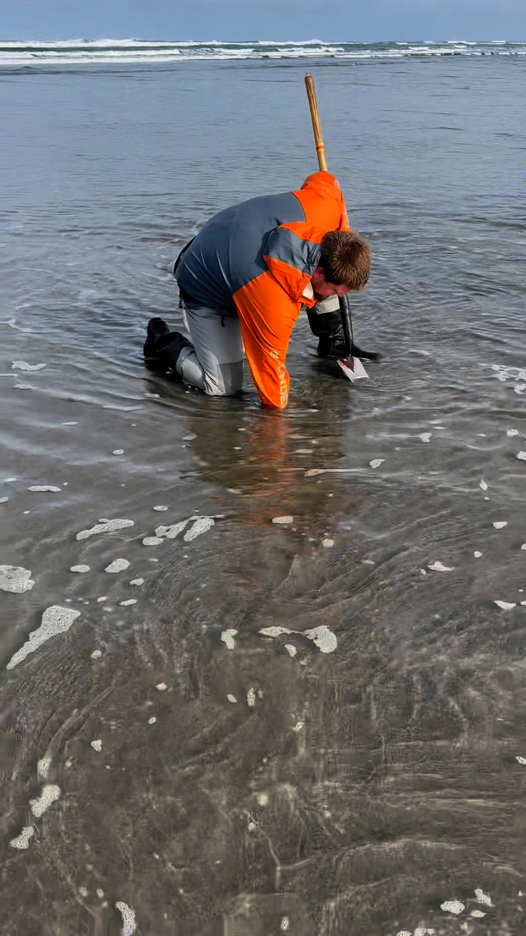 🌊🪏Digging Deep for the Freshest Catch Out here on the Oregon Coast ...