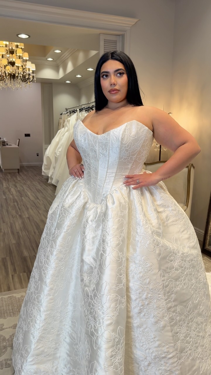 dress for brunch true to size content Red carpet party | Size:8 - Girls brand_ADRIANNA_PAPELL
