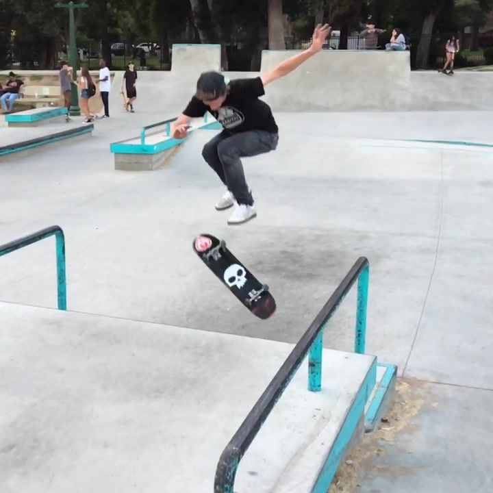 Nollie 180 hardflip | Jeff DeChesare