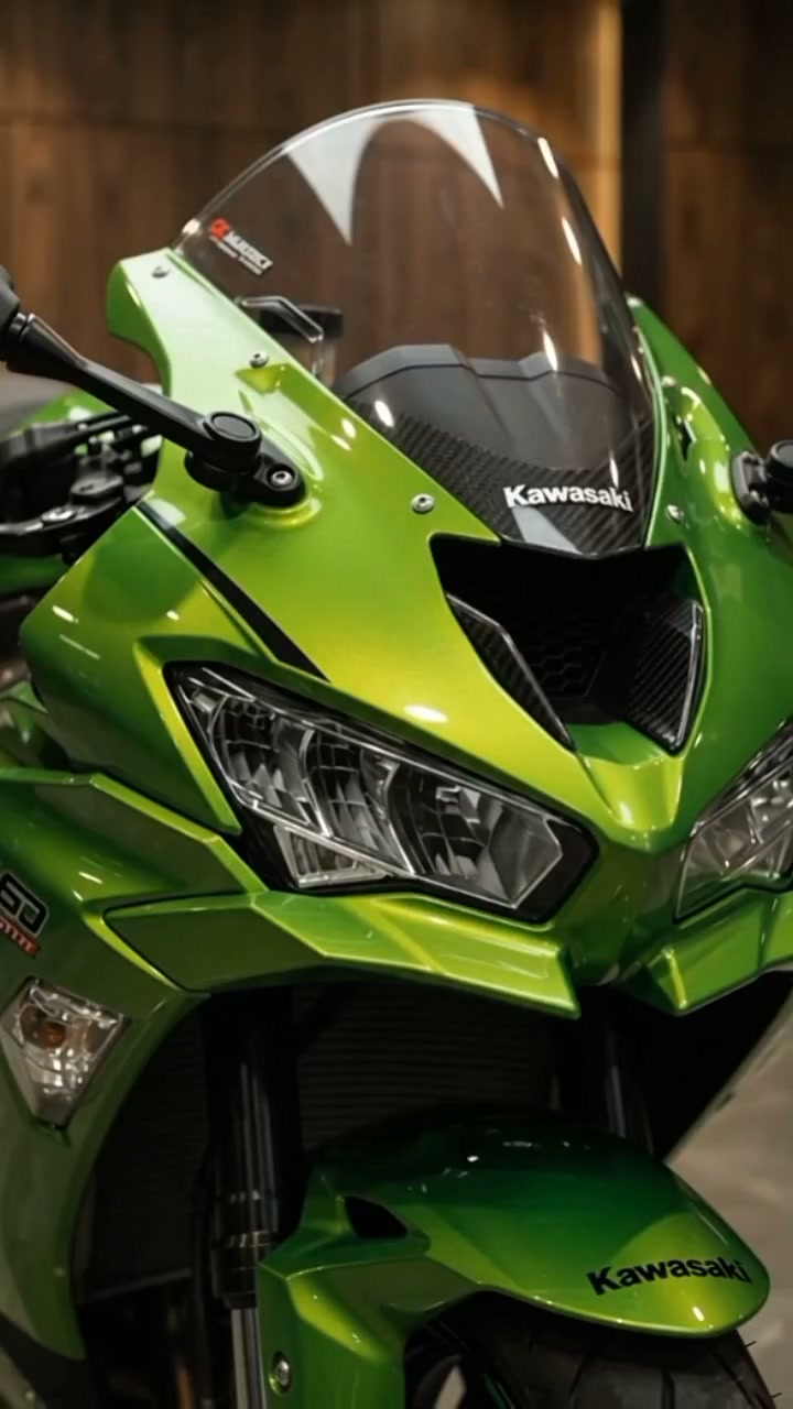 🏍️ Kawasaki ZX-4RR: Small Displacement, Big Attitude 💚 Meet the