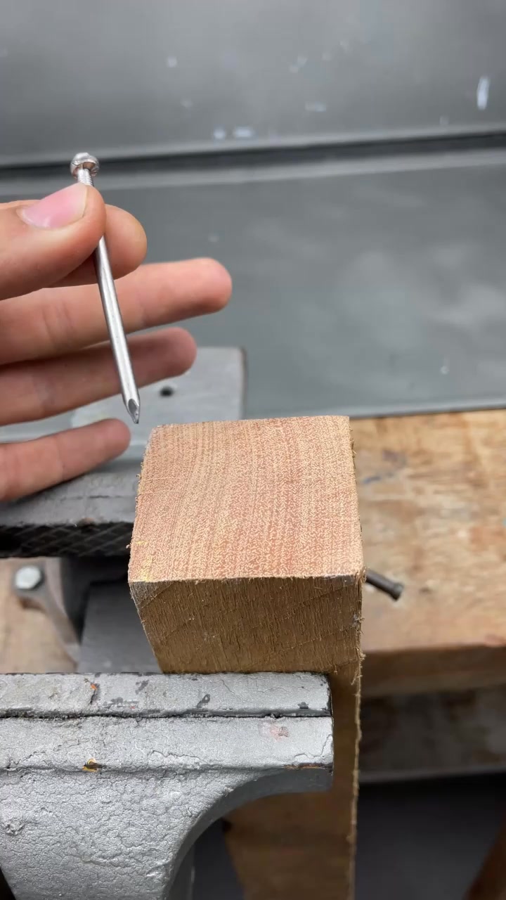 Safe and simple way to lock a chain. Practical tip to prevent loosening ...