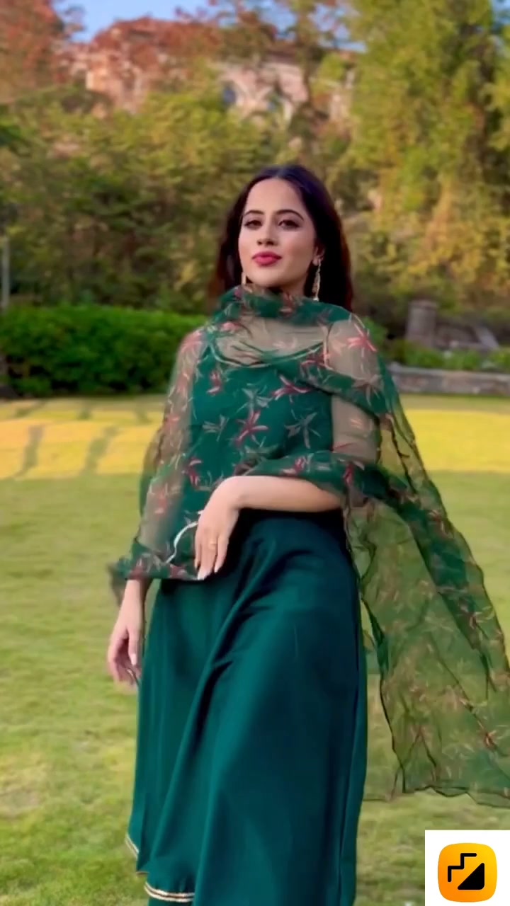 Glam & Tropical (Best for a stylish vibe) ​Description: Stepping into paradise 🌴✨ Emerald green looks good in every light. Rate this look from 1-10! 💚 ​Hashtags: #UrfiJaved #ReelsIndia #FashionInspo #TropicalVibes #GreenAesthetic #