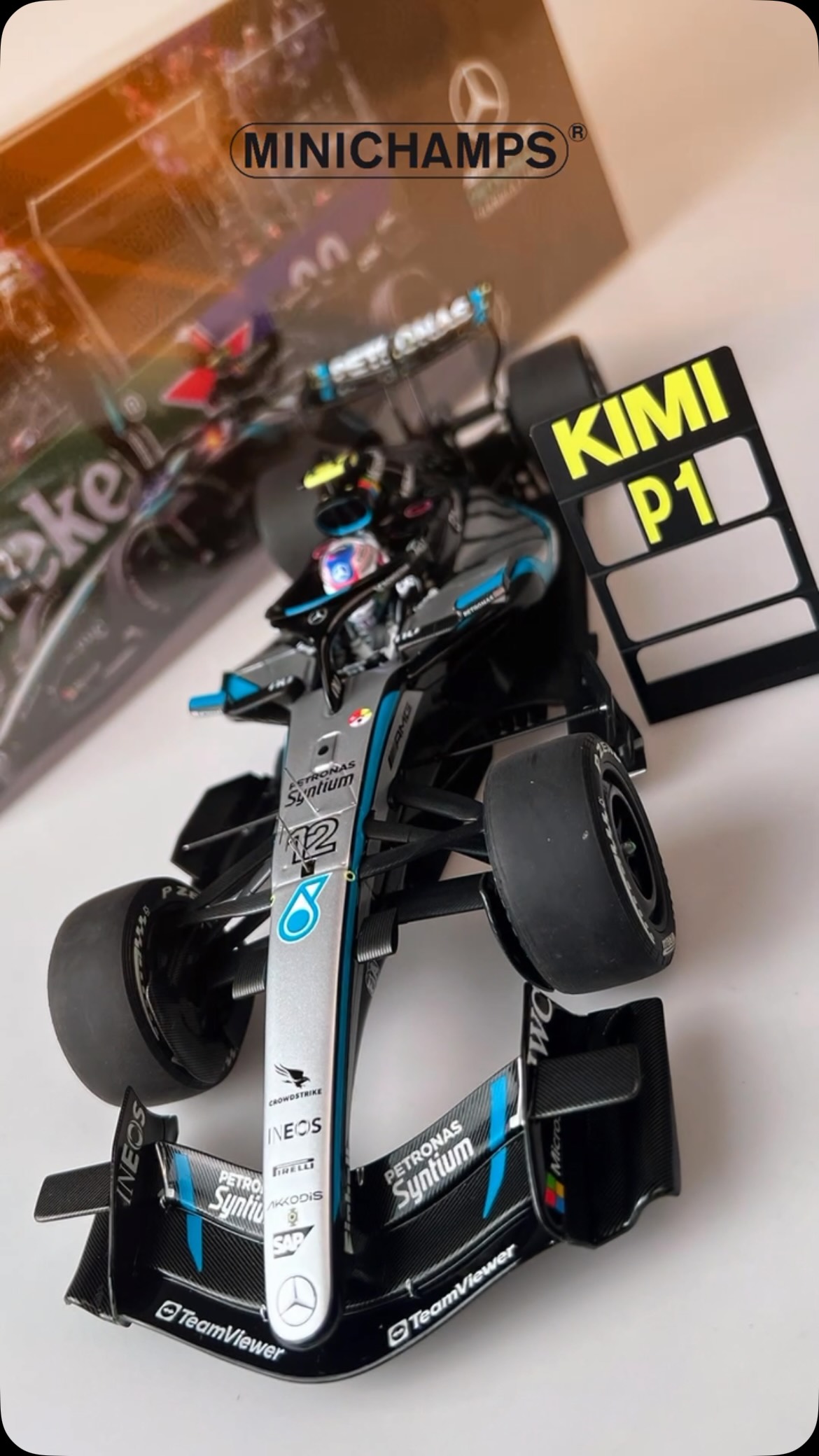 117260212 1:18 Resin MERCEDES-AMG PETR. F1 TEAM W17 – KIMI