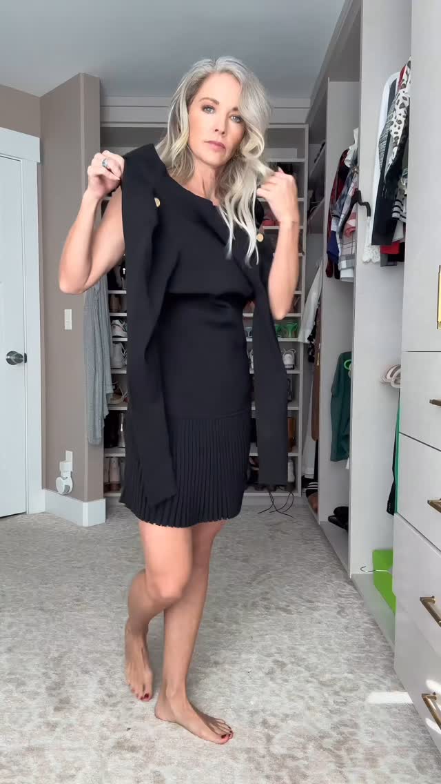 amanda balionis black dress rocks $154.71 sleeveless top in latest OOTD post CBS Sports reporter Amanda Balionis turned heads with her latest outfit-of-the-day post on Instagram, showcasing a chic $154.71 black sleeveless silk A-line/Princess Off-the-Shoulder Full/Long Sleeve Active Size:L(4yrs) Pga tour