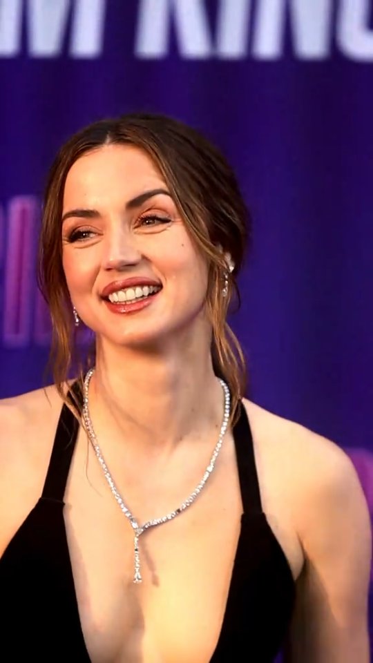 Ana de Armas at Hot Ones show🔥🔥🔥 AnaDeArmas ballerinamovie hot