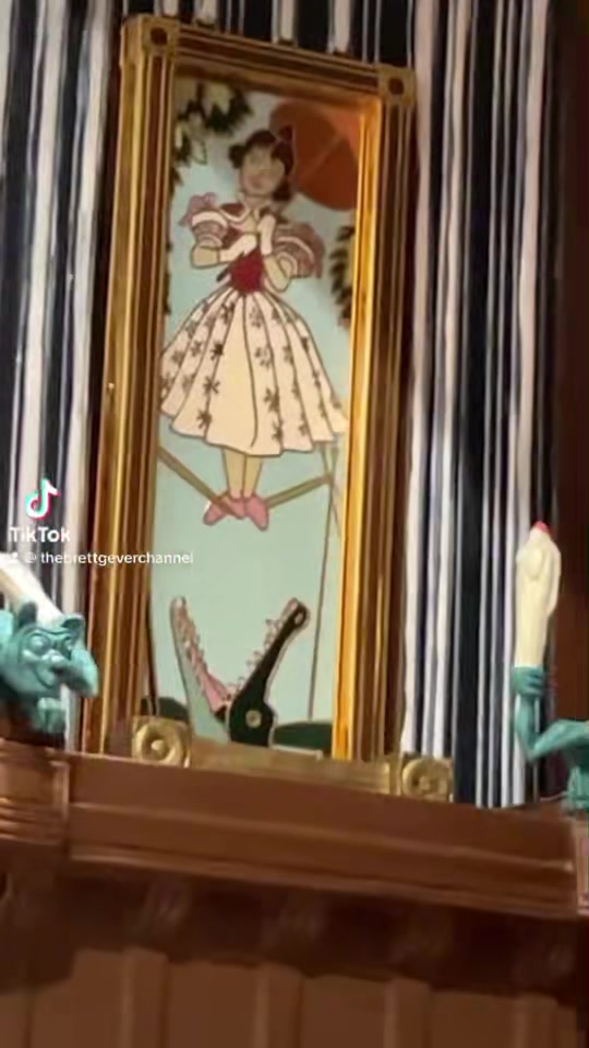トップス Disney Haunted Mansion Stretching Room L Is Disneyland's haunted mansion room actually stretching?