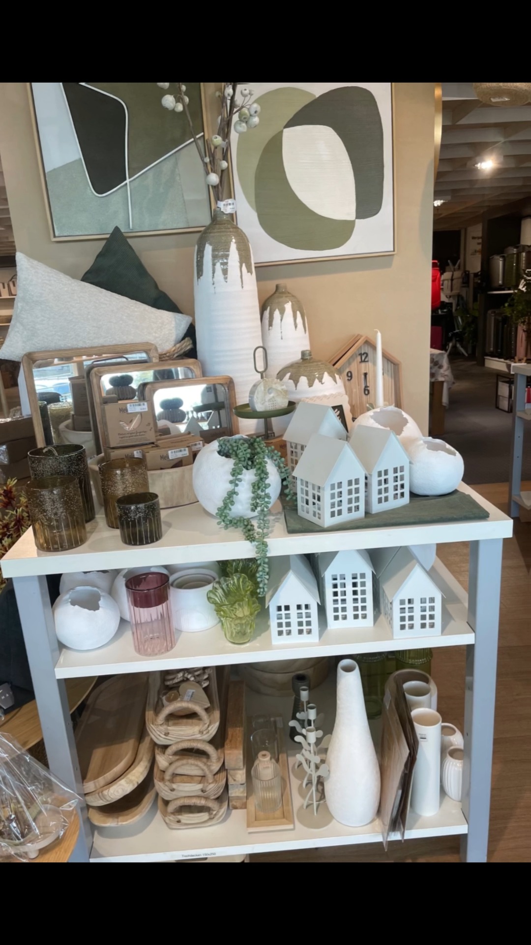 🍁 Zeit für gemütliche Herbstmomente! 🍂, Mit der passenden Deko wird aus jedem Zuhause ein echter Wohlfühlort. Entdecke bei uns stimmungsvolle Herbstaccessoires, warme Farben und viele schöne Ideen für