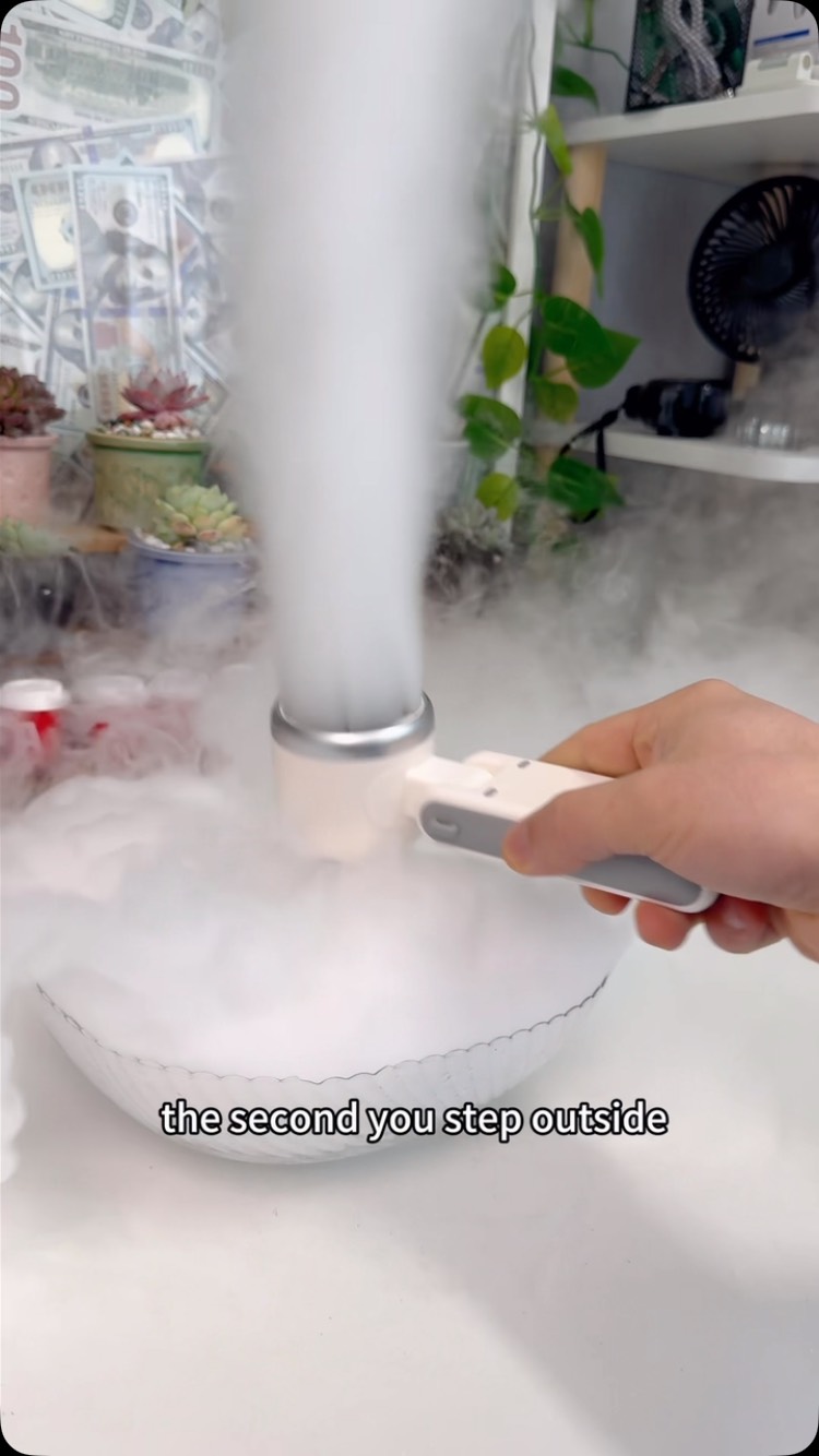 Photo inspiration: This Turbo Handheld Fan Will Get You Through The Hot Photo Inspiration