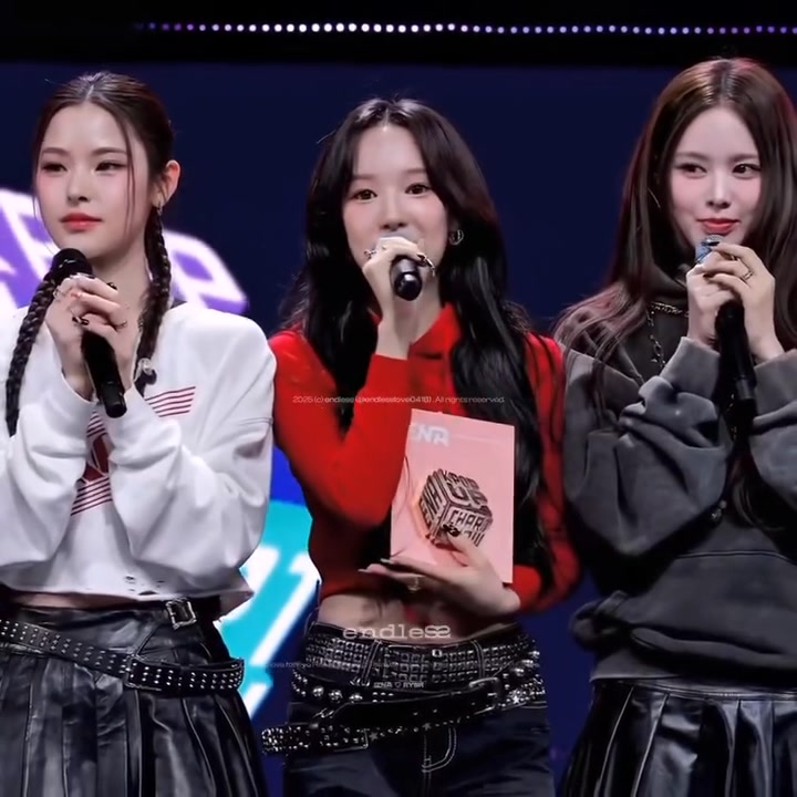 Music Bank] - izna🎶 Get ready to be captivated by izna 's “BEEP