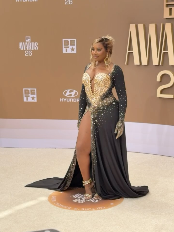 kendra g gold dress The ladies came to slay at the 2026 #BETAwards ! From Chlöe in V A L D R I N S A H I T I to G. in The Ivy Showroom , the chic was nonstop! Let us know who you think was #bestdressed and stay tier