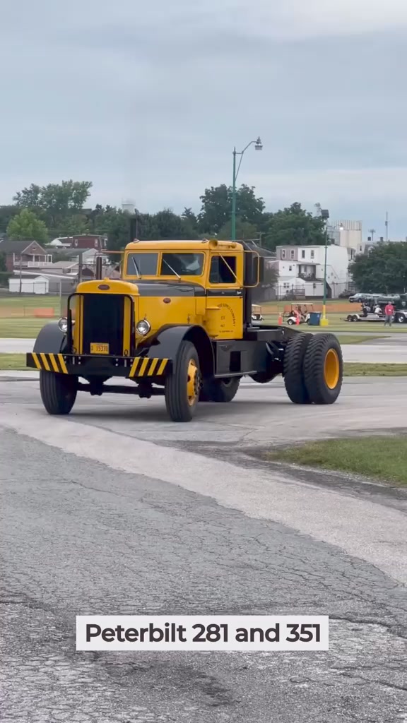 The iconic Peterbilt 281 & 351 😎 What a legend! 🎥 hmdjobs
