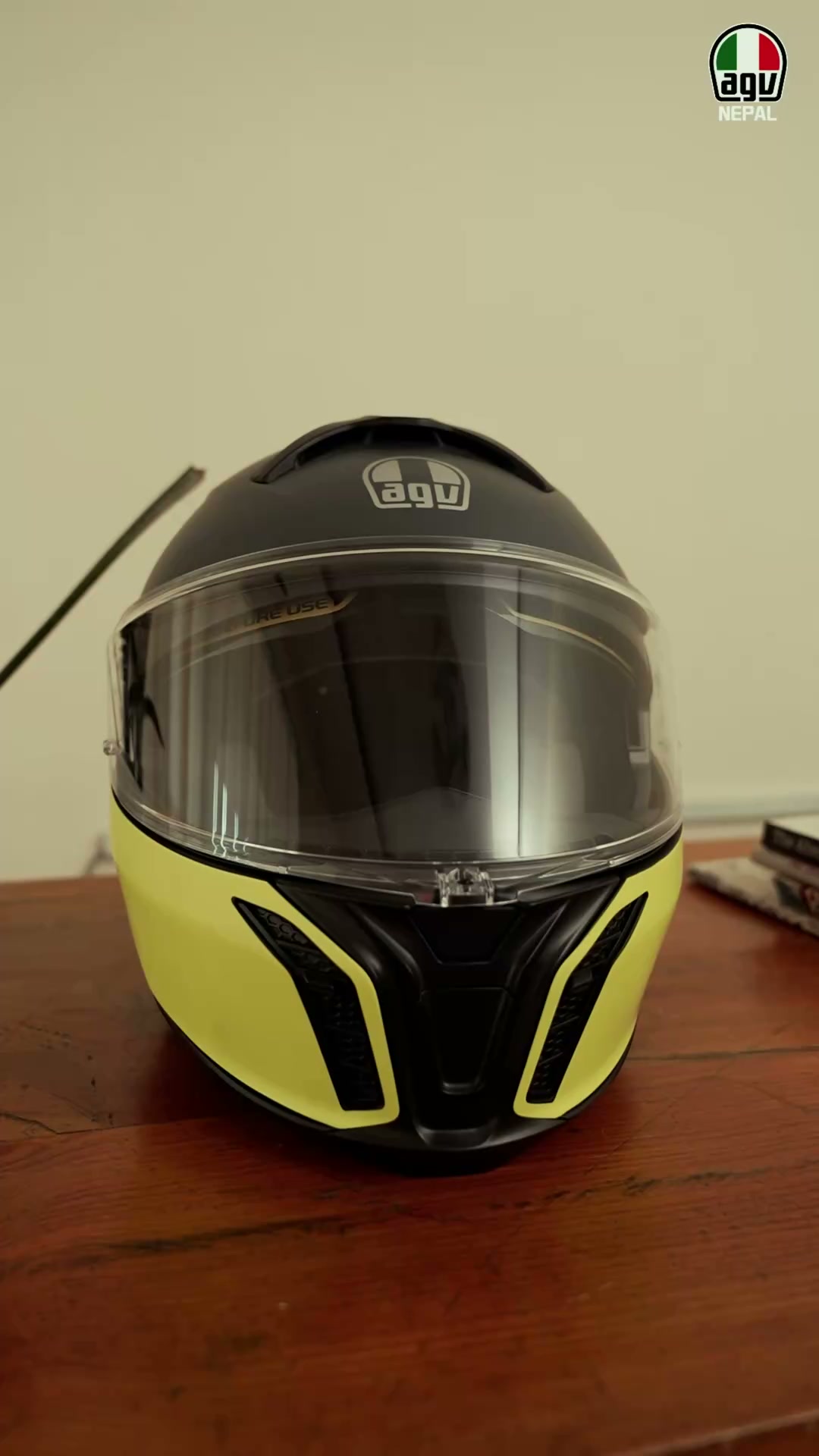 icon airflite helmet weight Ultraflite - Solid - MIPS - Gloss Black Colour:Green 2way Bluetooth Kit Arai Bluetooth oval head