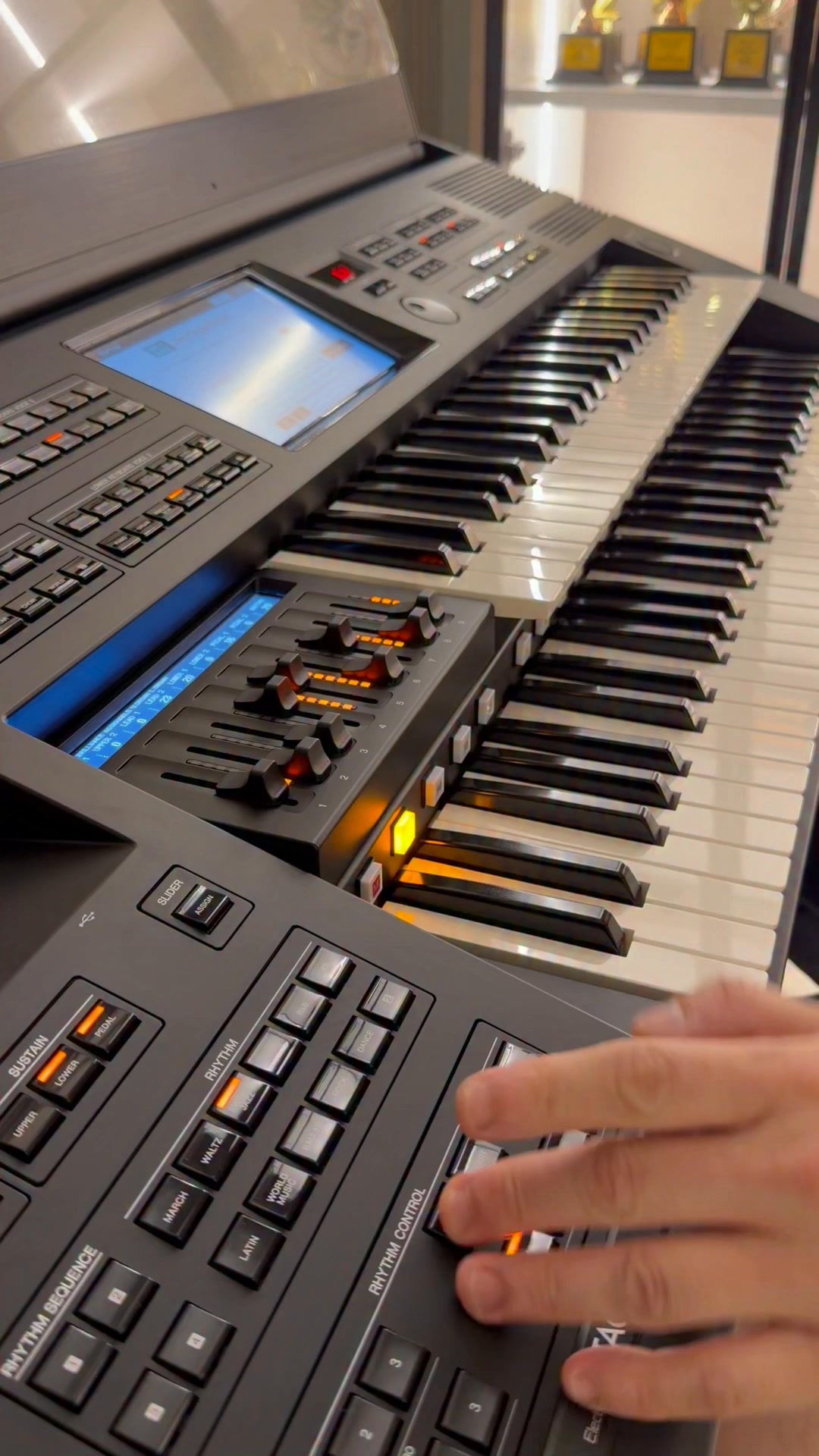 Vintage Yamaha Electone C-201 demo video For 7,499 only