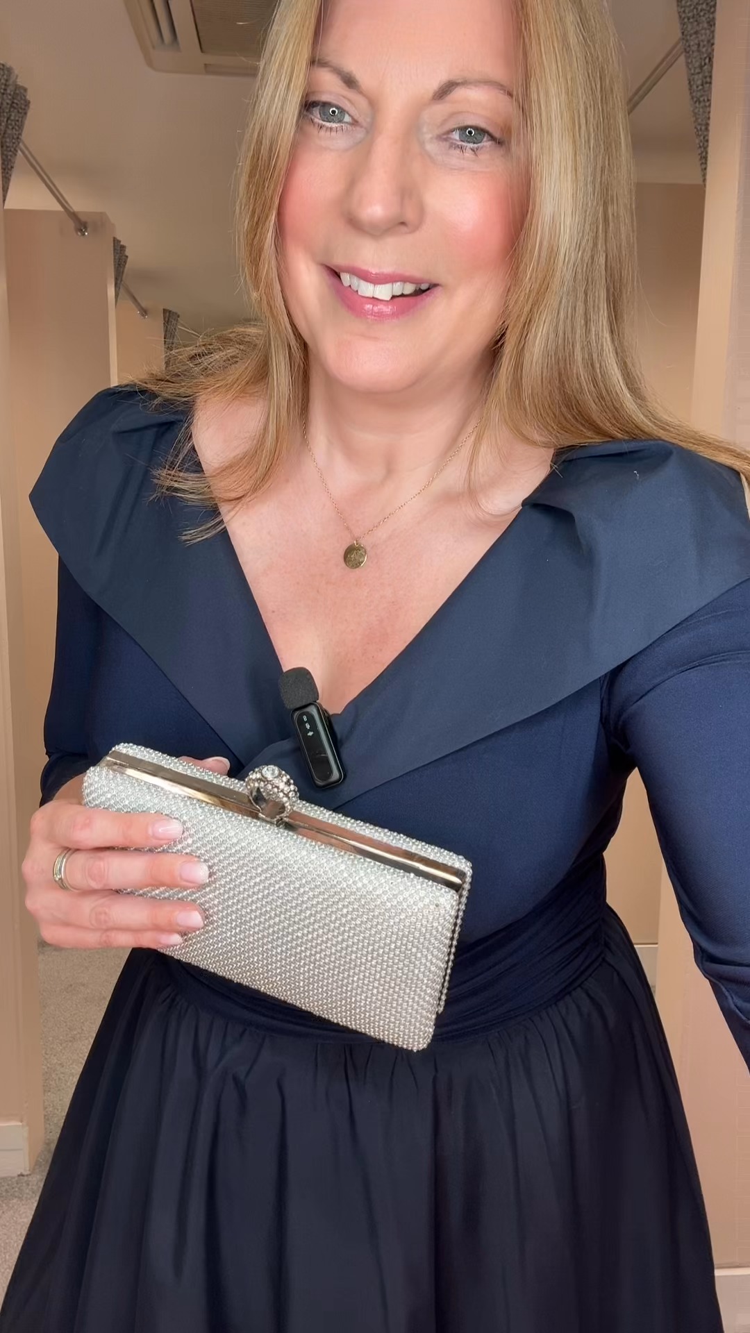 jessica howard navy blue dress Turn heads at your next special occasion in this stunning by 💙, Pair it with your favourite heels and accessories for a look that's sure to impress., Shop here: Fabric:CHIFFON U.S. ARMY MALE OFFICER size:16 Knee Length