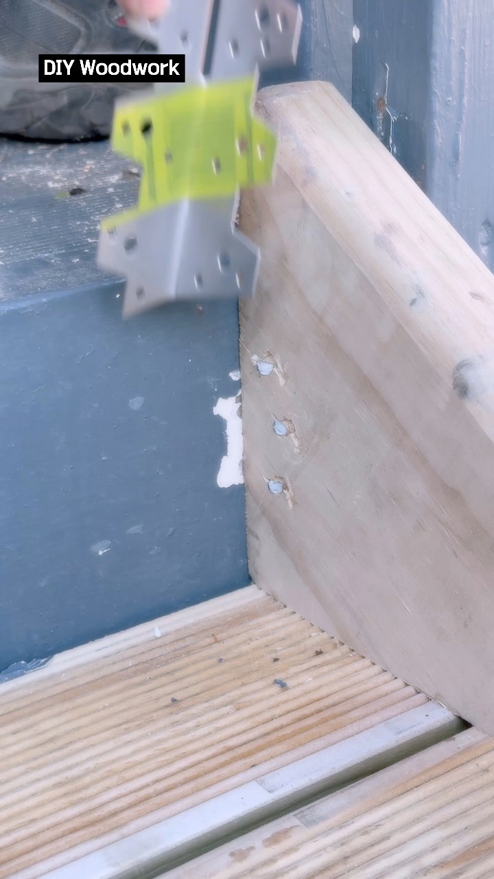 How to put step stringer #facebookreel #howto #diy #woodworking #tools ...
