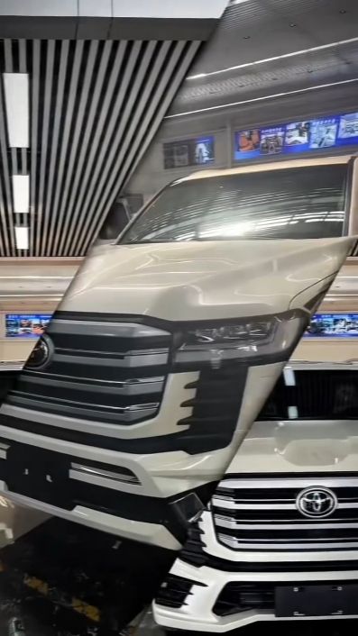 The Toyota Land Cruiser 300 reimagined by Juzheng Auto commands