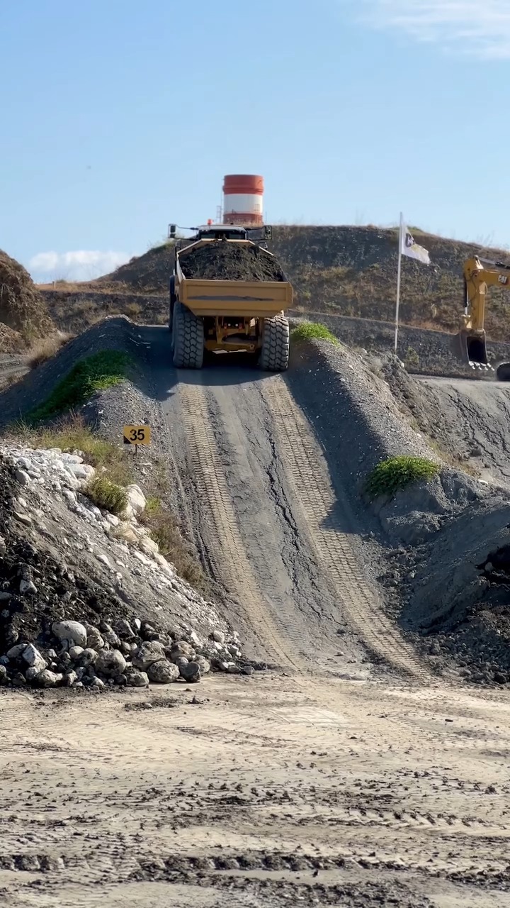 How about this for a hill start… 📽Caterpillar Demonstration and ...