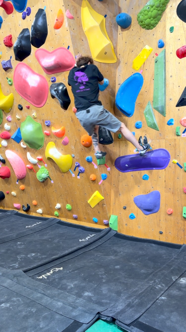 Competition Wall climber @110.ichito setter @rocktime_climbing_gym
