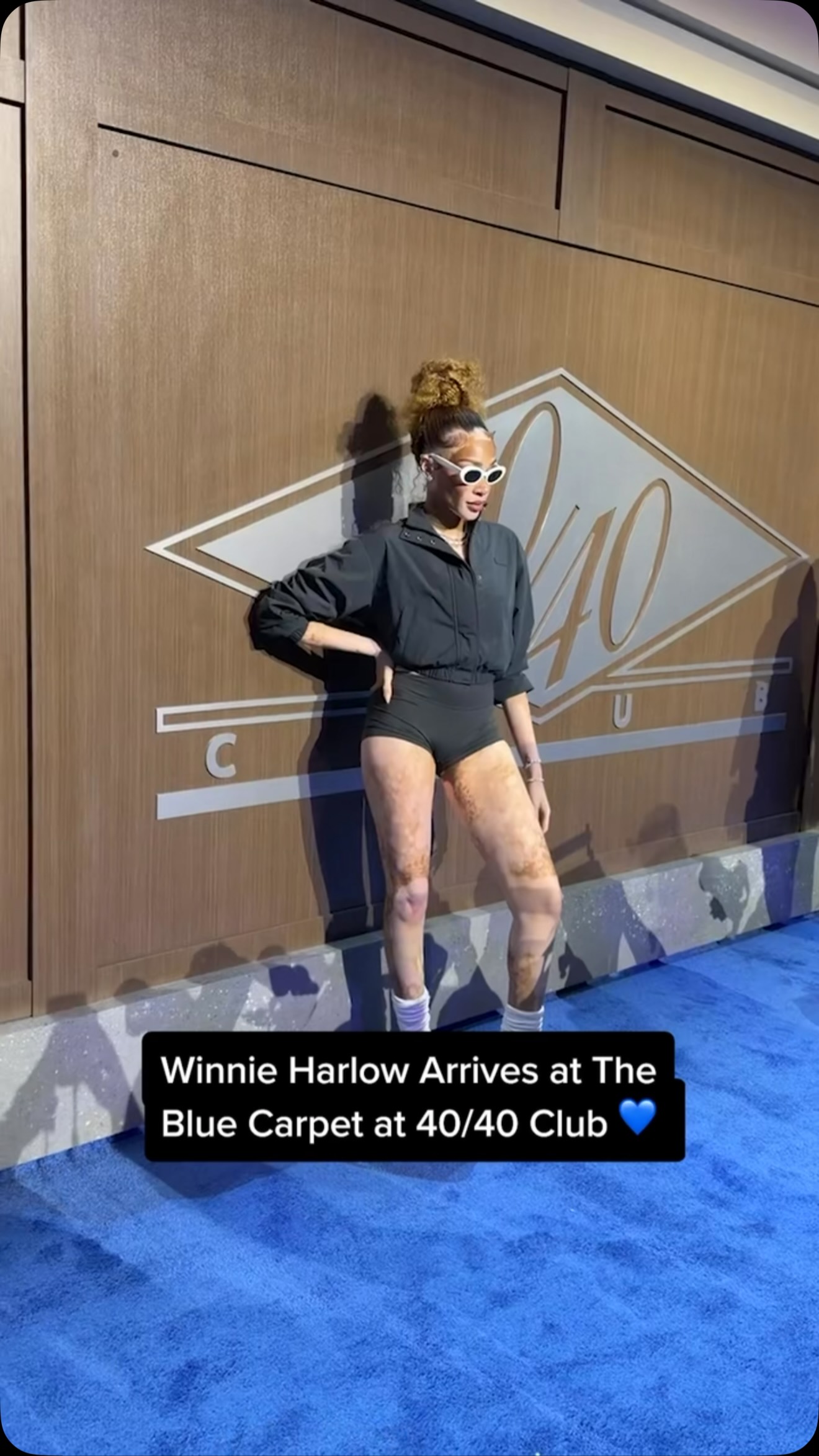 40 40 club dress code Winnie Harlow Arrives at 40/40 Blue Carpet During Fanatics Fest NOVELTY TWEED Embroidered Vichy Checkered Dress Restaurant Fashion Size:L