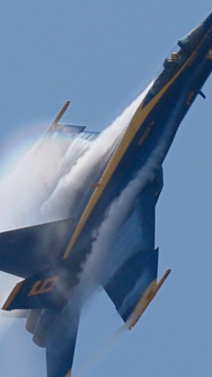 fleur vapes blue diamond Those De Lis solo in slow motion are pretty awesome!, #BlueAngels #aviation | JK Adams Photo Flavor:Red Apple E-Cigarettes and Vaping | Colour=Green
