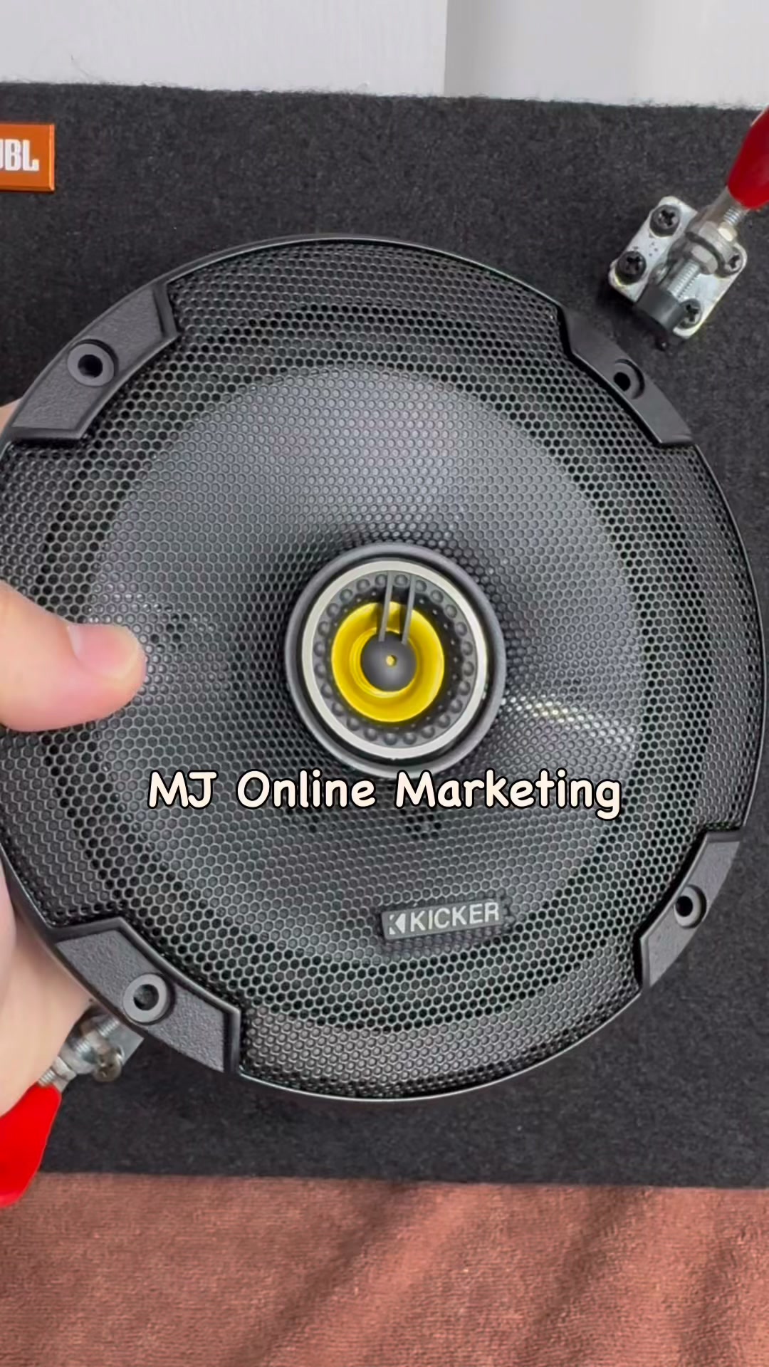 Minjo Auto Service clean sound demo of the Kicker CSS 674!!👌