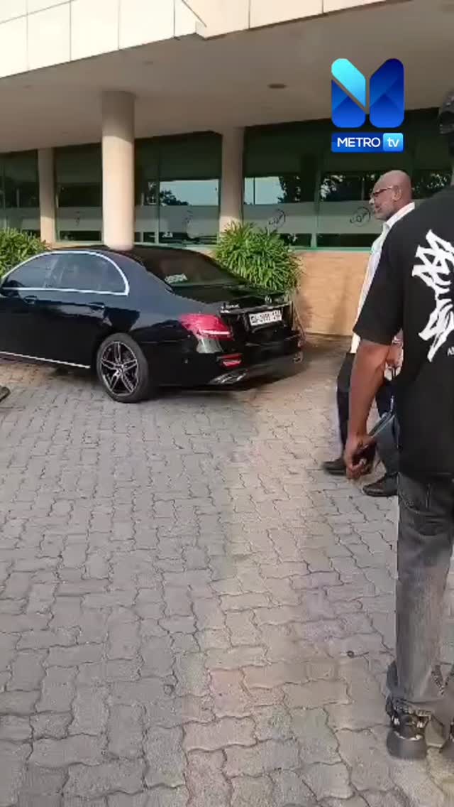 🇬🇭Ghana v Mali🇲🇱 Dr. Randy Abbey and Stephen Appiah spotted with the ...